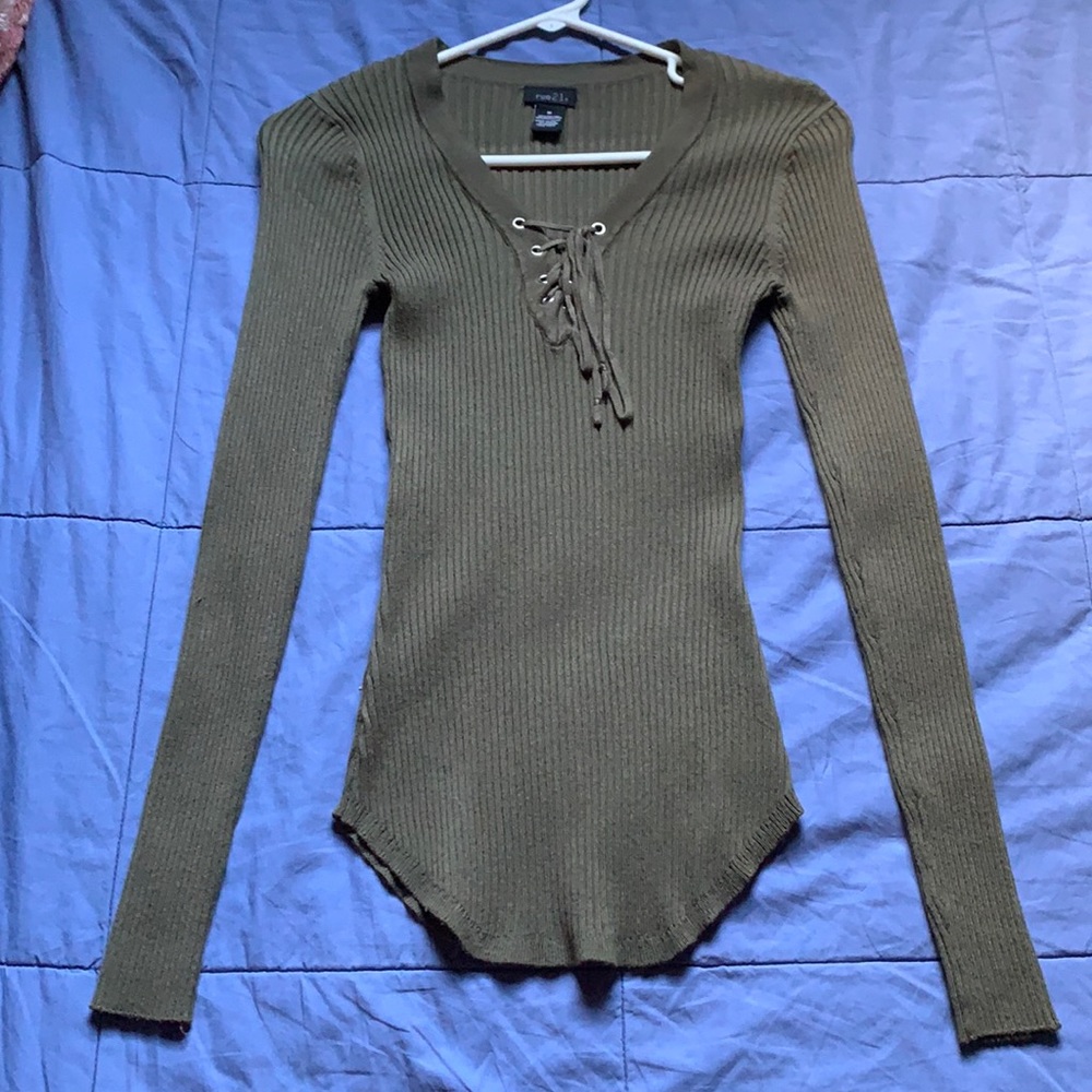 Green criss cross long sleeve